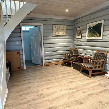 펜션 Charming Farm From 1600s In Stunning Surroundings Treungen